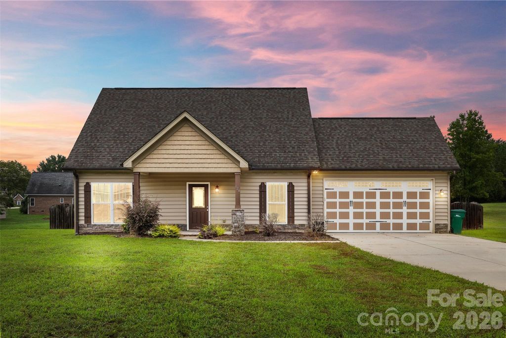 926 Hathcock Glen Drive, Oakboro, NC 28129
