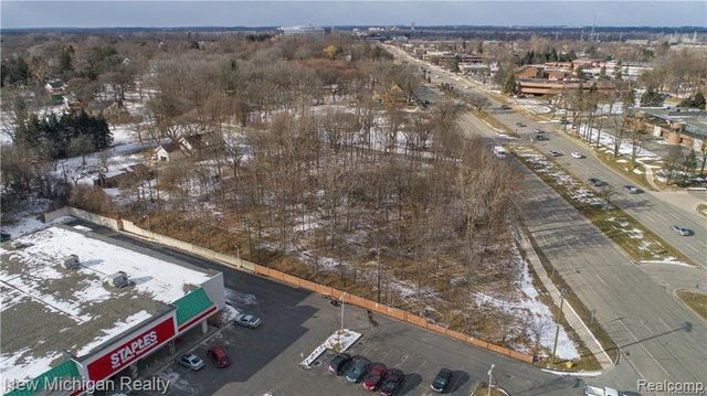 00 Berkshire, Bloomfield Hills, MI 48302