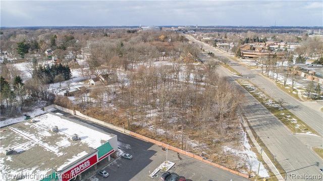 00 Berkshire, Bloomfield Hills, MI 48302