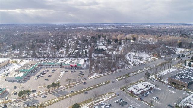 00 Berkshire, Bloomfield Hills, MI 48302