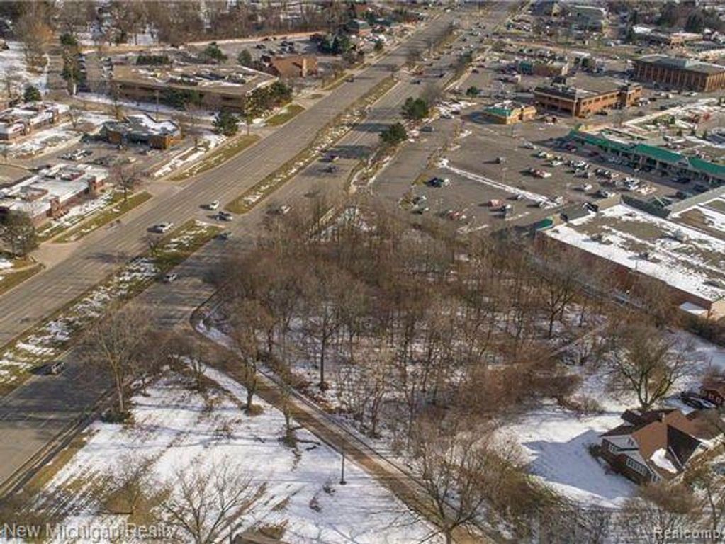 00 Berkshire, Bloomfield Hills, MI 48302