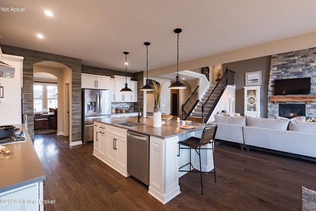 15701 Shadowalk Dr, Louisville, KY 40245