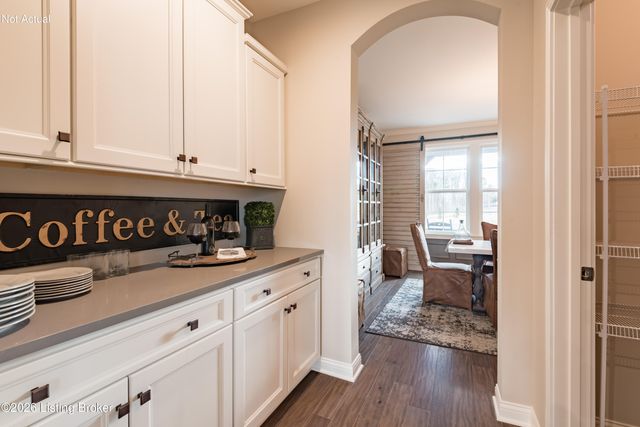 15701 Shadowalk Dr, Louisville, KY 40245