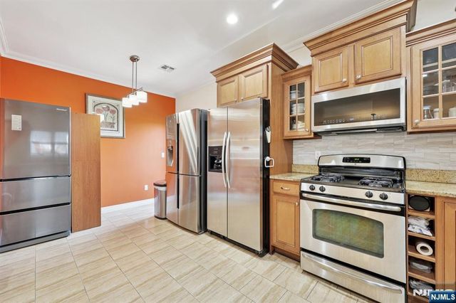 421 Lafayette Avenue 421, Cliffside Park, NJ 07010