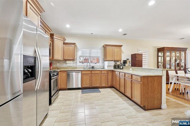 421 Lafayette Avenue 421, Cliffside Park, NJ 07010