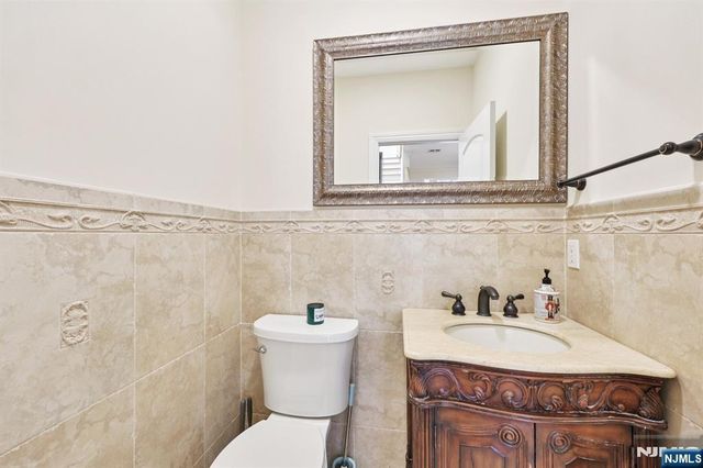 421 Lafayette Avenue 421, Cliffside Park, NJ 07010