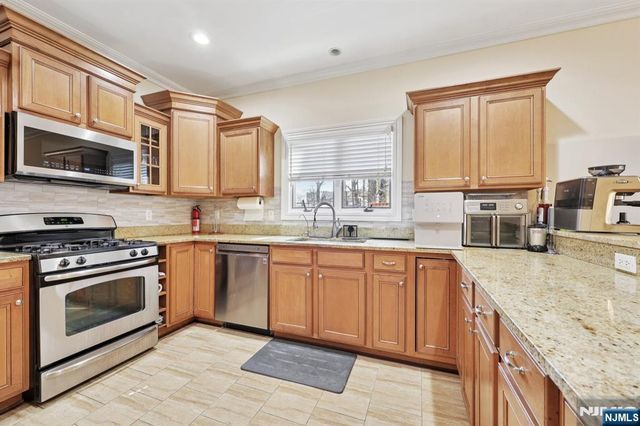 421 Lafayette Avenue 421, Cliffside Park, NJ 07010