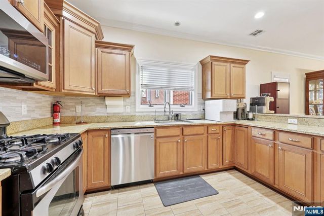 421 Lafayette Avenue 421, Cliffside Park, NJ 07010