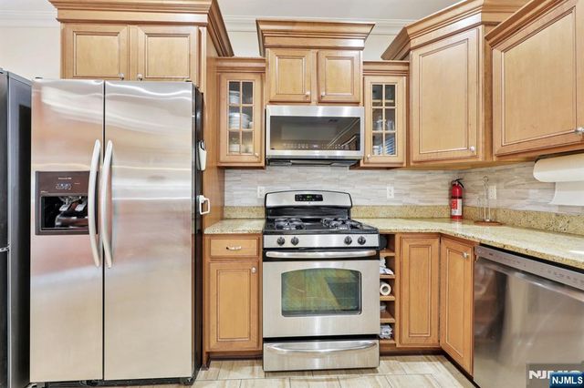 421 Lafayette Avenue 421, Cliffside Park, NJ 07010