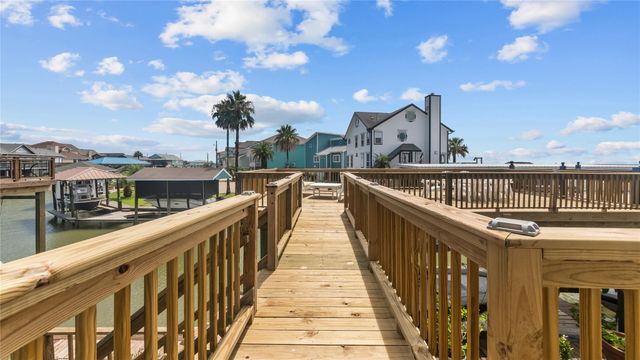1315 23rd Street, Dickinson, TX 77539