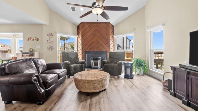 1315 23rd Street, Dickinson, TX 77539
