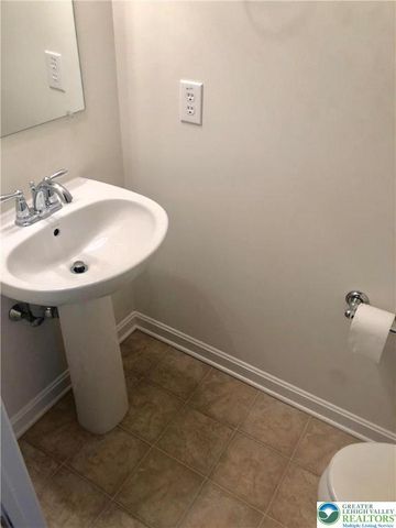 8408 Saylor Court, Upper Macungie Twp, PA 18031