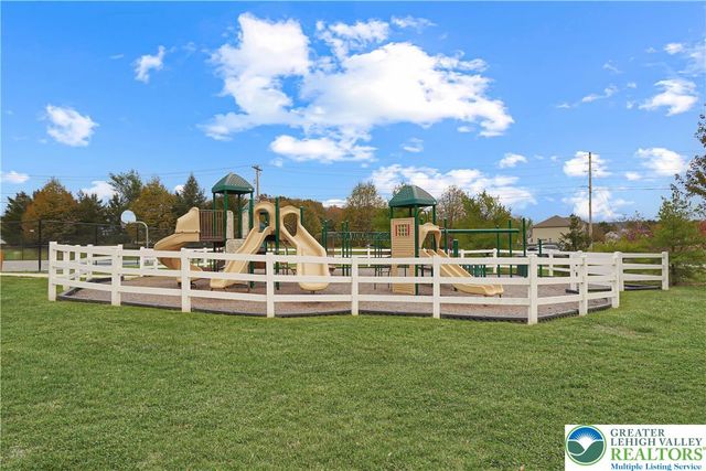 8408 Saylor Court, Upper Macungie Twp, PA 18031