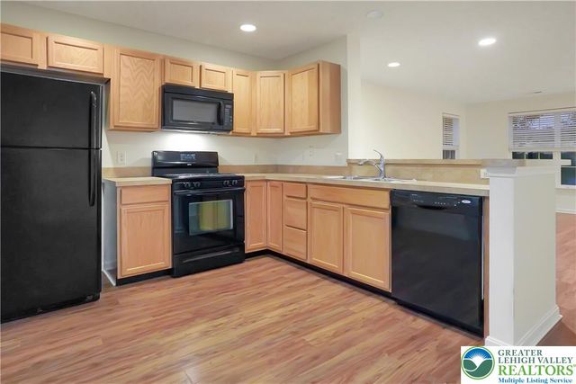 8408 Saylor Court, Upper Macungie Twp, PA 18031