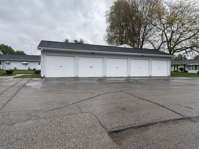 5646 Leisure S Drive, Grand Rapids, MI 49548