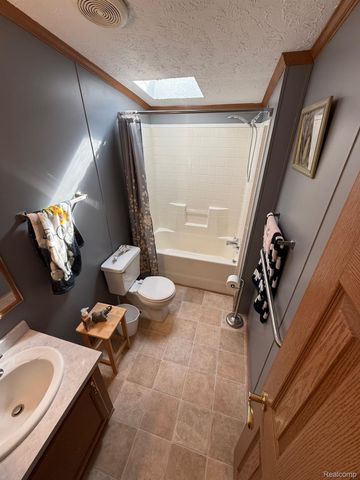 256 Fox Chase Boulevard, Grand Blanc, MI 48439