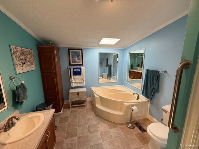 256 Fox Chase Boulevard, Grand Blanc, MI 48439