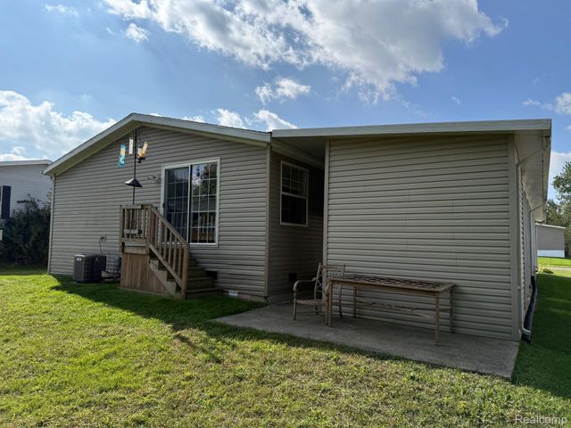256 Fox Chase Boulevard, Grand Blanc, MI 48439