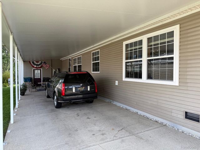 256 Fox Chase Boulevard, Grand Blanc, MI 48439
