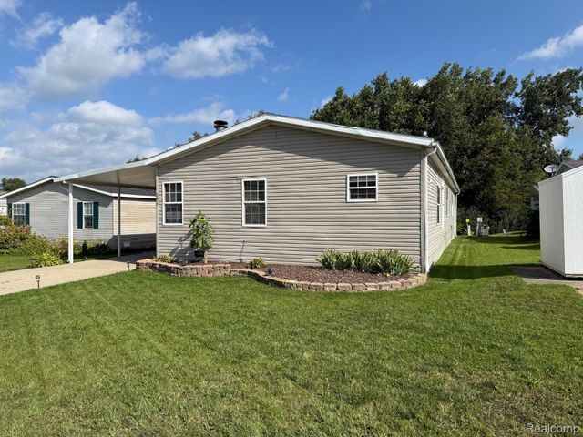 256 Fox Chase Boulevard, Grand Blanc, MI 48439