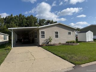 256 Fox Chase Boulevard, Grand Blanc, MI 48439