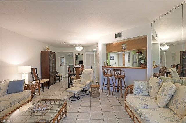 9627 Eaton Gardens LN 104, Fort Myers, FL 33919