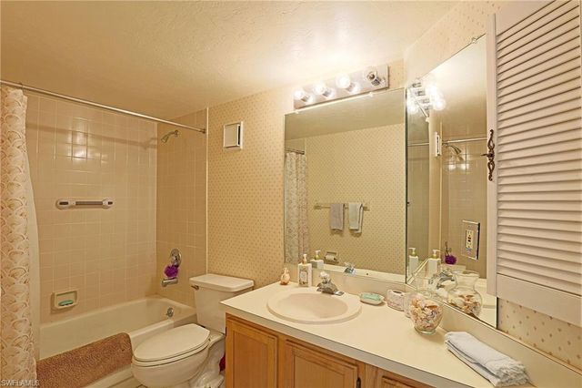 9627 Eaton Gardens LN 104, Fort Myers, FL 33919