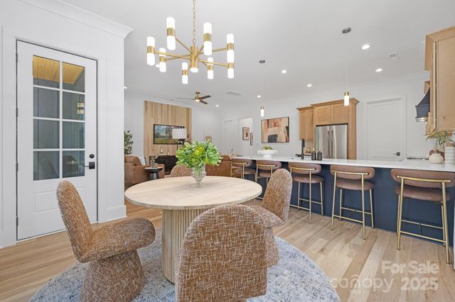 141 S Smallwood Place, Charlotte, NC 28208
