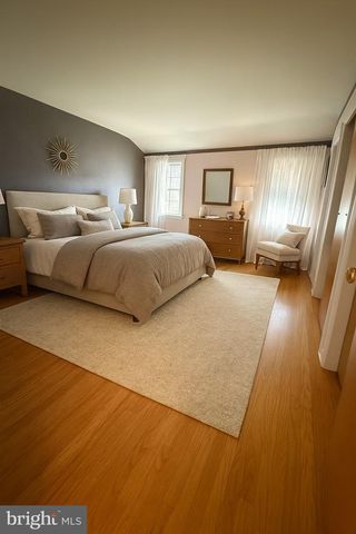 4 BELLOWS LN, Cherry Hill, NJ 08002