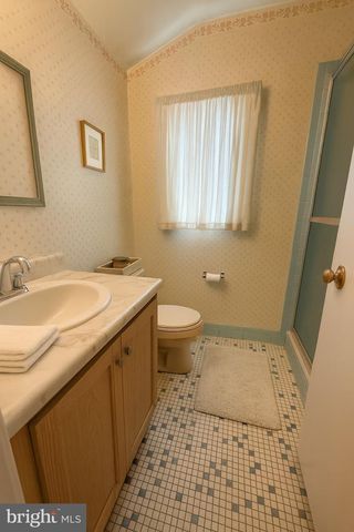 4 BELLOWS LN, Cherry Hill, NJ 08002