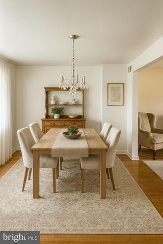 4 BELLOWS LN, Cherry Hill, NJ 08002