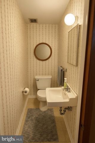 4 BELLOWS LN, Cherry Hill, NJ 08002