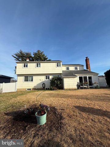 4 BELLOWS LN, Cherry Hill, NJ 08002