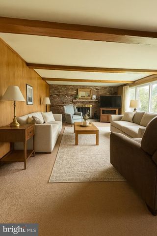 4 BELLOWS LN, Cherry Hill, NJ 08002