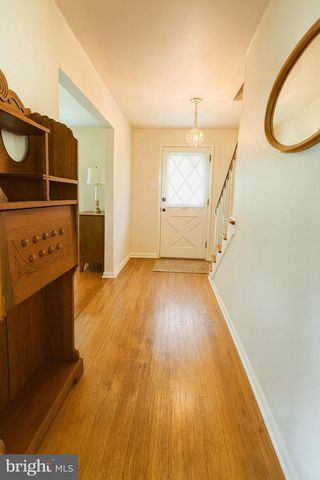 4 BELLOWS LN, Cherry Hill, NJ 08002