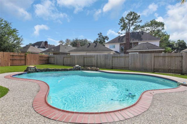 4422 Brook Shadow Drive, Kingwood, TX 77345