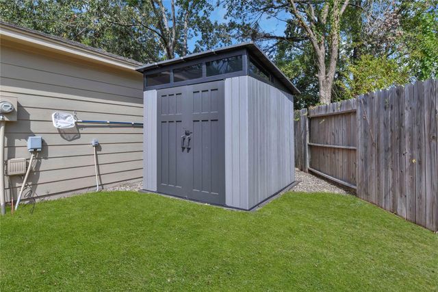 4422 Brook Shadow Drive, Kingwood, TX 77345