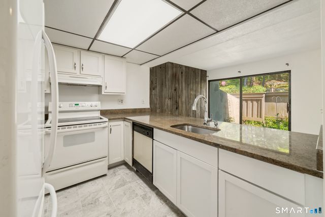 19 Clubhouse Drive 19, Woodbury, CT 06798