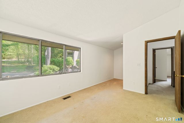 19 Clubhouse Drive 19, Woodbury, CT 06798