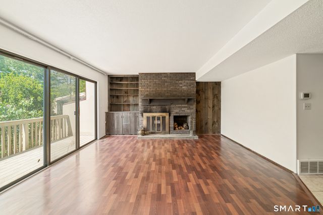 19 Clubhouse Drive 19, Woodbury, CT 06798