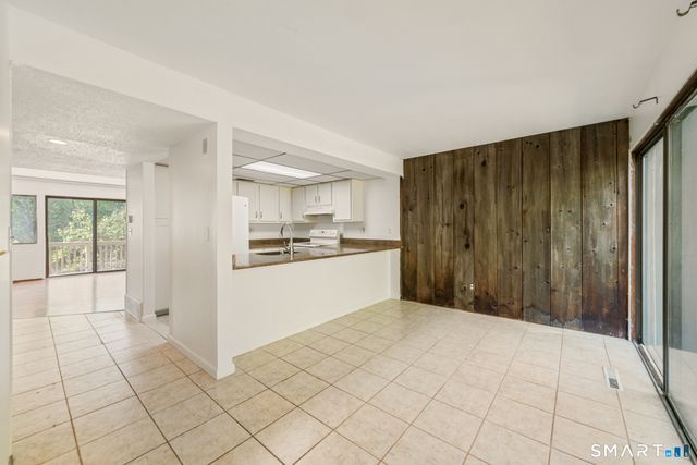 19 Clubhouse Drive 19, Woodbury, CT 06798
