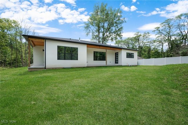 2069 Mattingly Road, Hinckley, OH 44233