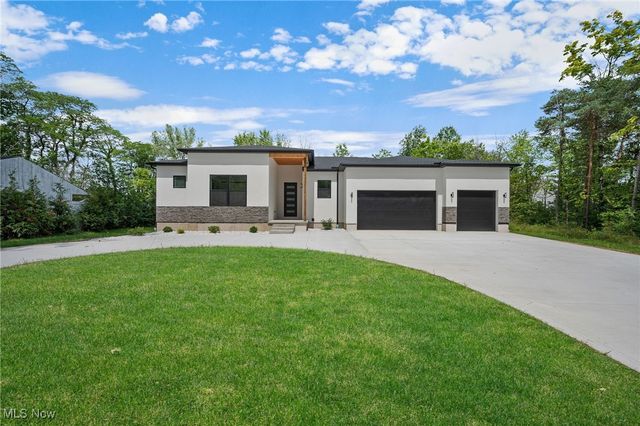 2069 Mattingly Road, Hinckley, OH 44233