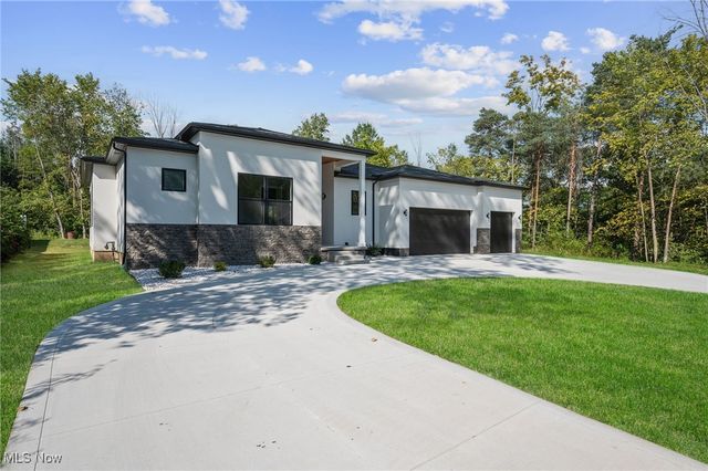 2069 Mattingly Road, Hinckley, OH 44233