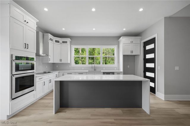 2069 Mattingly Road, Hinckley, OH 44233