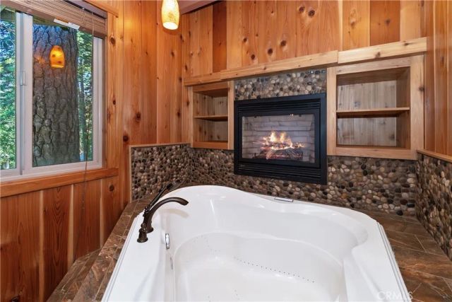 26621 Thunderbird Drive, Lake Arrowhead, CA 92352