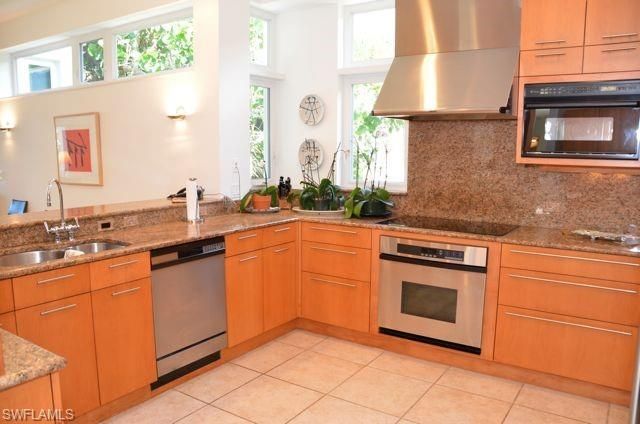 56 Gulf Shore BLVD S, Naples, FL 34102