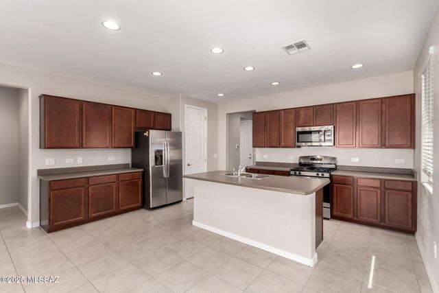 33046 S Cannon Trail, Red Rock, AZ 85145