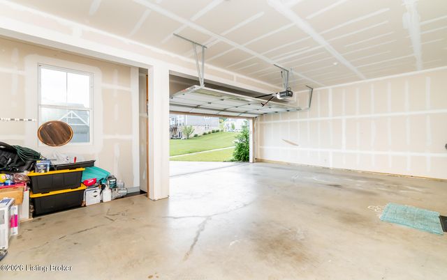 15803 Stonehouse Ct, Louisville, KY 40245