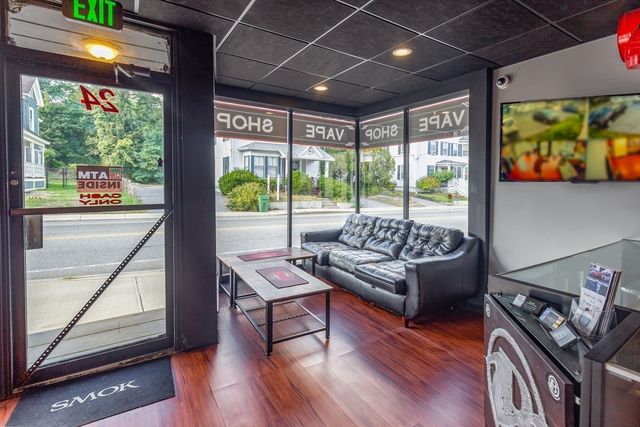 24 Samoset St, Plymouth, MA 02360